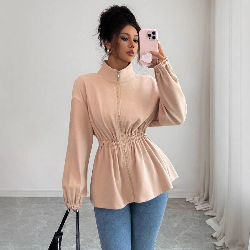 Elegante, taillierte Damen Zip-Jacke in Apricot. Modisches Oberteil für Frühling & Herbst mit Reißverschluss.