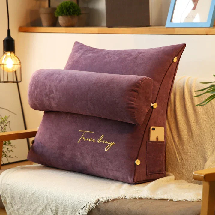 Das RelaxWedge Keilkissen verbessert die Ergonomie im Homeoffice und sorgt für Komfort und Entspannung am Schreibtisch.