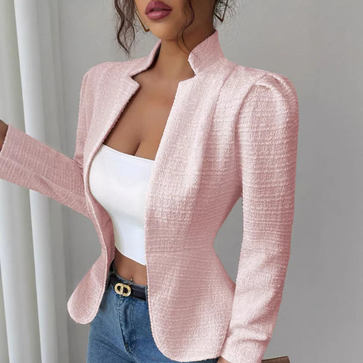 Hochwertiger Business Blazer für Damen, femininer Schnitt und elegante Passform. Eine stilvolle Jacke.