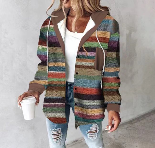 Stylische Damen Kapuzenjacke mit Karomuster. Perfekt für vielseitige Herbst-Outfits.