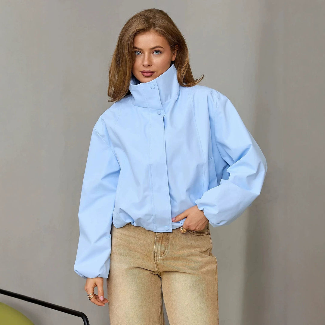 Blaue Damen Übergangsjacke, wetterfest, stilvoll, ideal für Frühling & Herbst.