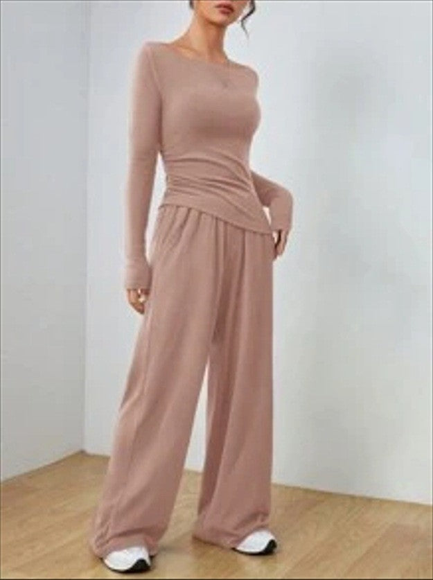 Stilvoller Damen Zweiteiler, Freizeitanzug. U-Boot-Ausschnitt und bequeme, elegante Palazzo Hose.