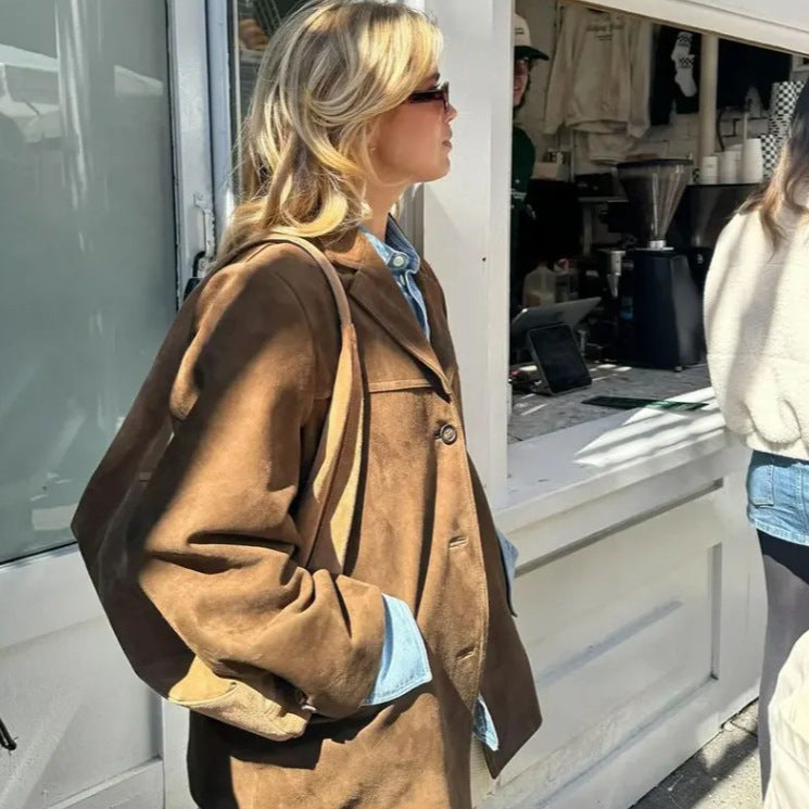 Schicker Damen Blazer in Olivgrün, ideal für Business-Meetings. Stilvolle Oberbekleidung.