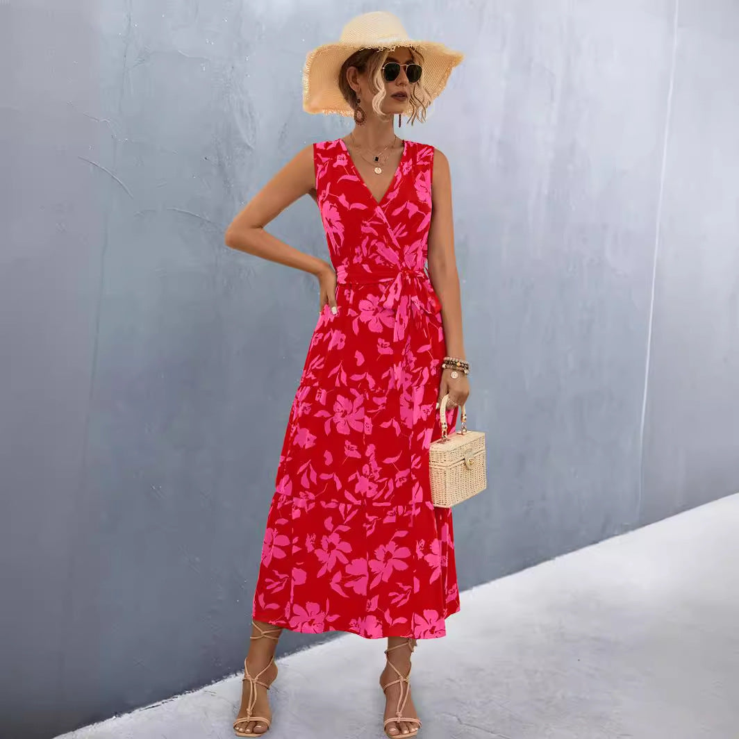 Elegantes Wickelkleid in Damen-Größen mit Blumenprint, leichter Stoff & schmeichelnder Raffung.
