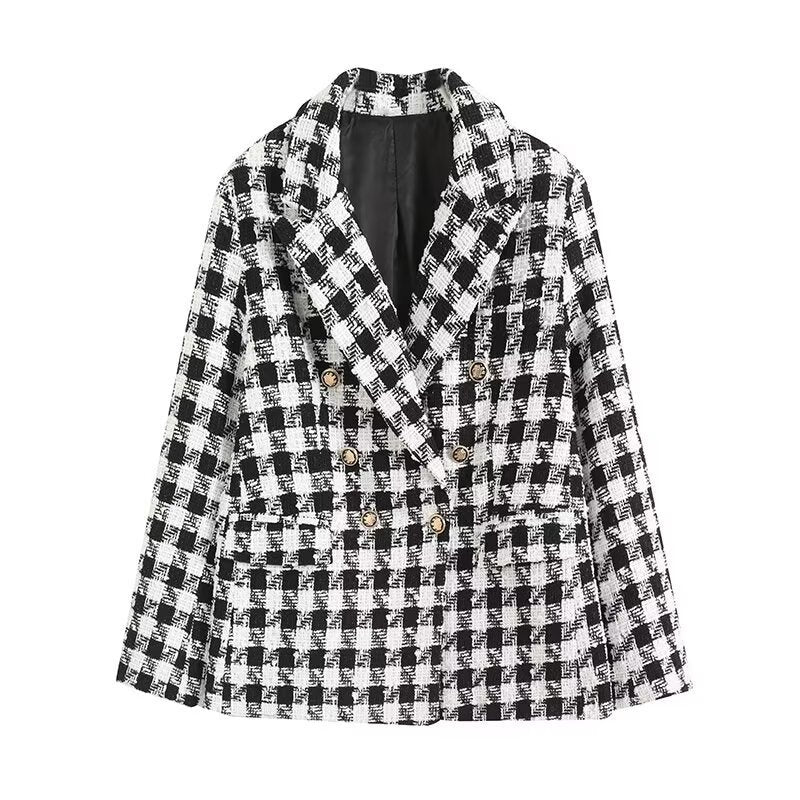 Figurbetonter weißer Damen Doppelreiher Blazer. Moderner, eleganter Blazer als Must-have für jede Garderobe.