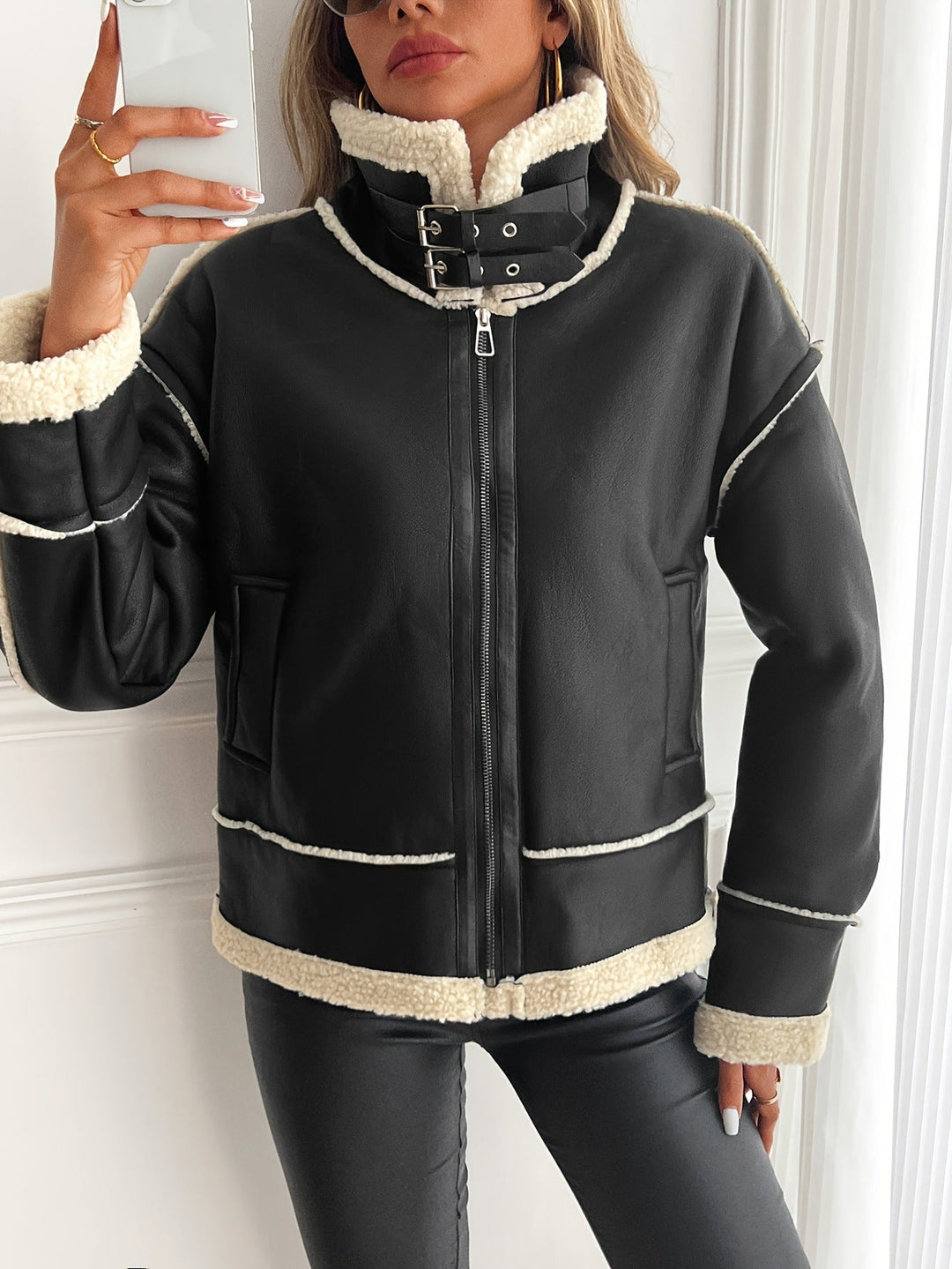 Vielseitige Damen Steppjacke, warm, bequem und modisch. Perfekte Outwear mit Reißverschluss für kühle Herbsttage & Winter.
