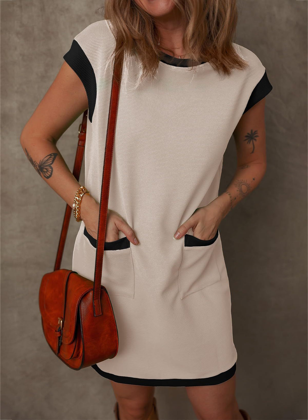 Vielseitiges Damen A-Linien-Shiftkleid, ärmellos, mit Kontrastkanten. Perfekt als Freizeit-, Büro- oder Sommerkleid.