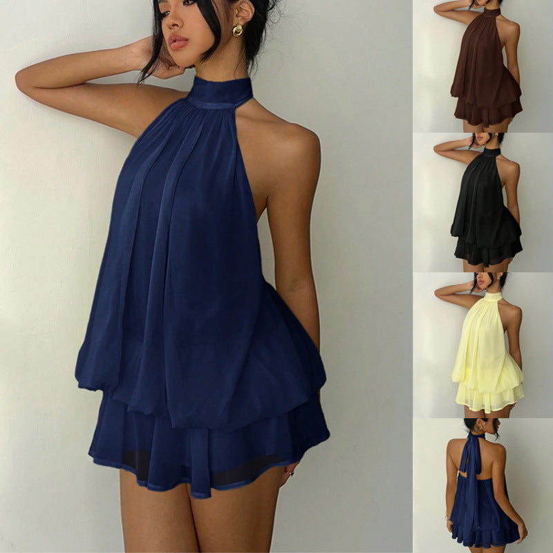 Eleganter Damen Playsuit ärmellos mit Stehkragen und modischen Stufen-Shorts. Perfekt für festliche Anlässe.