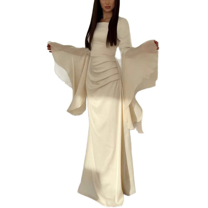Schickes Damen Abendkleid, Partykleid mit Quadrat-Ausschnitt, transparenten Glockenärmeln und drapierter Taille.