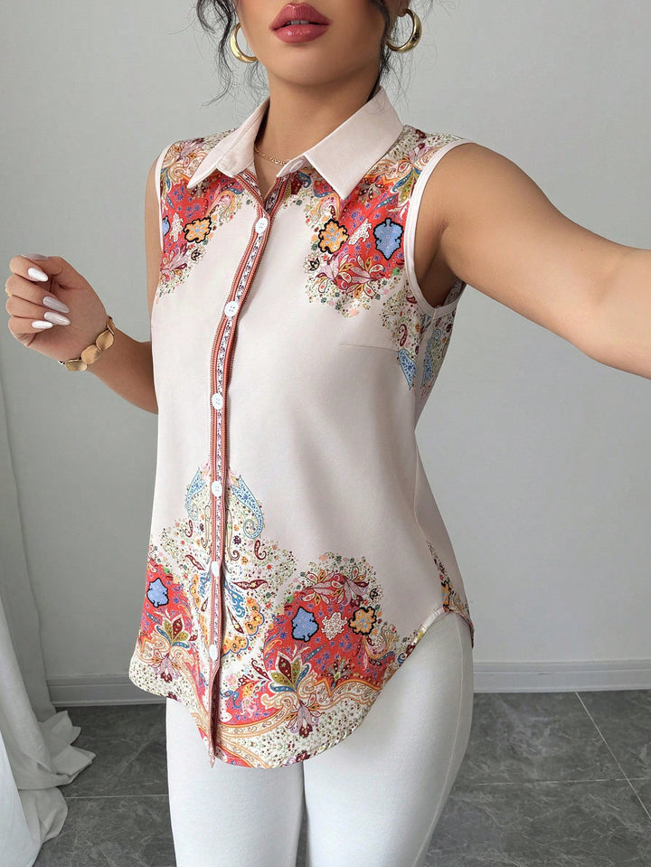 Frontansicht: Elegante Damen Hemdbluse, ärmellos, mit feinen Streifen, Kentkragen & durchgehender Knopfleiste.