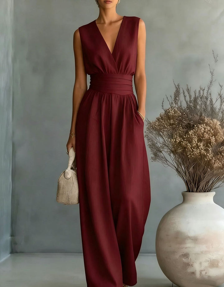Femininer Damen Jumpsuit in Schwarz, V-Ausschnitt & weites Bein. Zeitloses Design für elegante Auftritte.