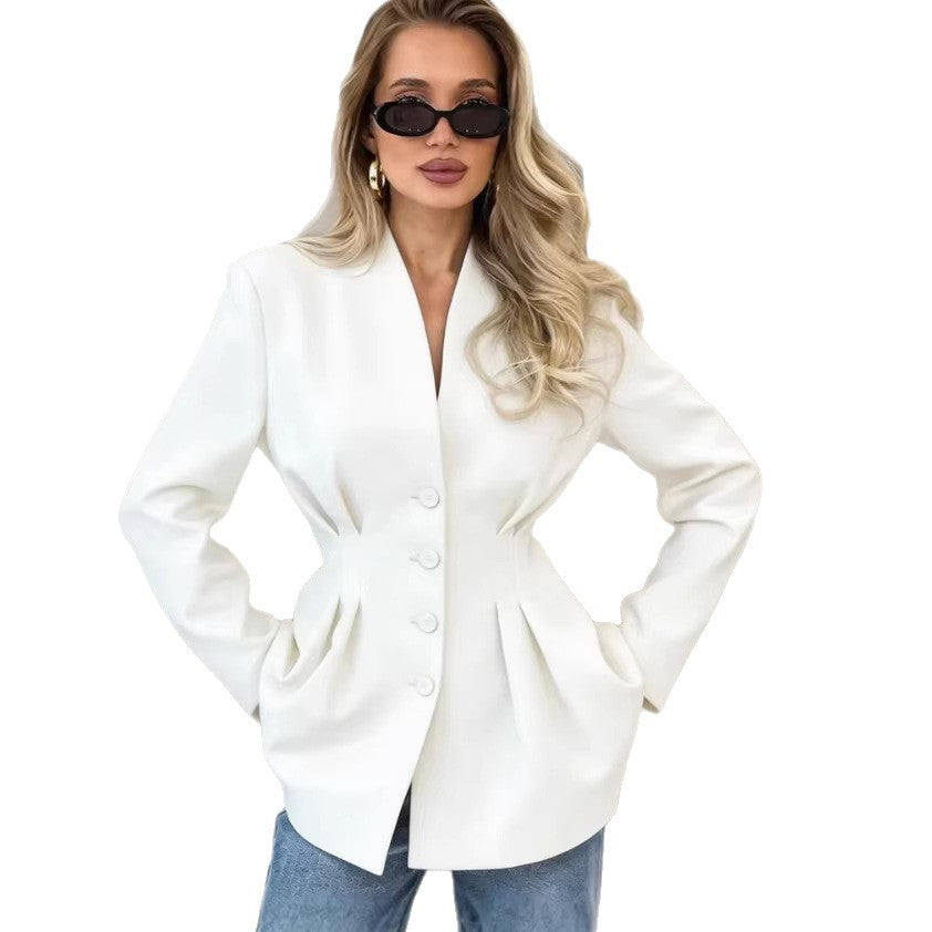 Vielseitige Damen Blazerjacke in Freizeit-Kombination, für einen eleganten, aber lässigen Frühling-Look.