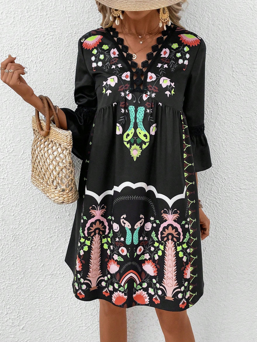 Lockeres Damen Freizeitkleid in A-Linie, Boho-Stil, mit V-Ausschnitt, Stickerei und 3/4-Ärmeln für den Sommer.
