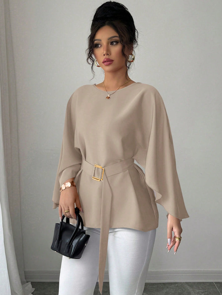 Vielseitige Abendmode Tunika für Damen mit stilvollen Cape-Ärmeln und figurbetontem Taillengürtel.