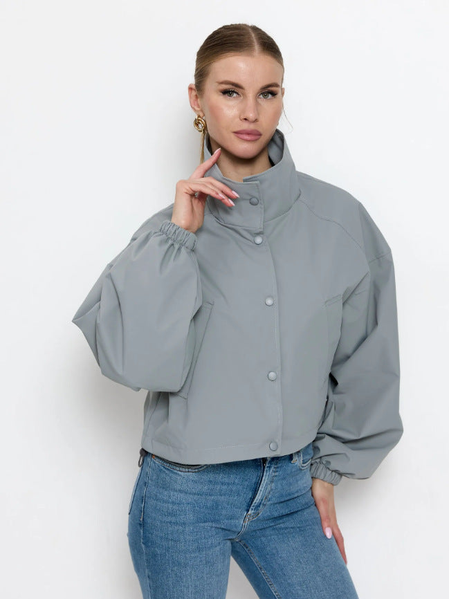 Stylische Oversized Damenjacke mit Umlegekragen. Eine moderne Trendjacke für den lässigen Herbst-Look.