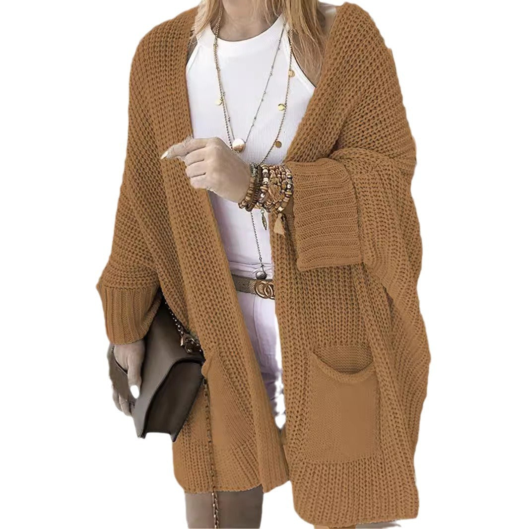 Weiche Damen Strickjacke im Grobstrick-Design, gemütlich und mit großen Taschen. Lässiger Look für Damen.