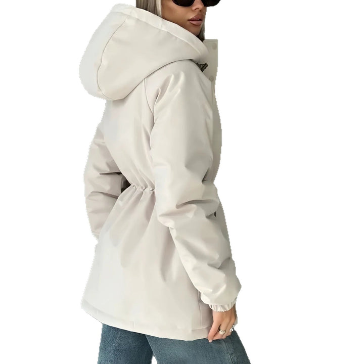 Komfortable Damen Regenjacke, wasserdicht und atmungsaktiv für zuverlässigen Schutz bei jedem Wetter.