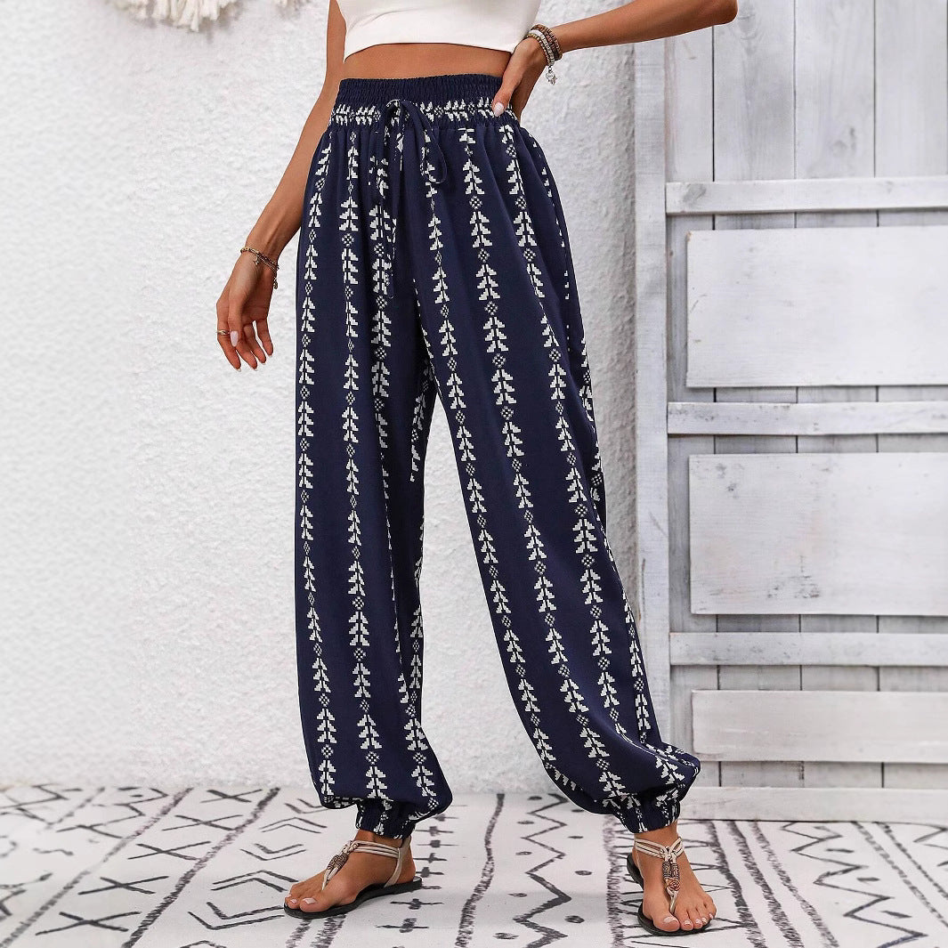Modische Damenhose im Boho-Stil mit Ethno-Print, weitem Bein & Kordelzug – ideal für Frühling & Sommer.