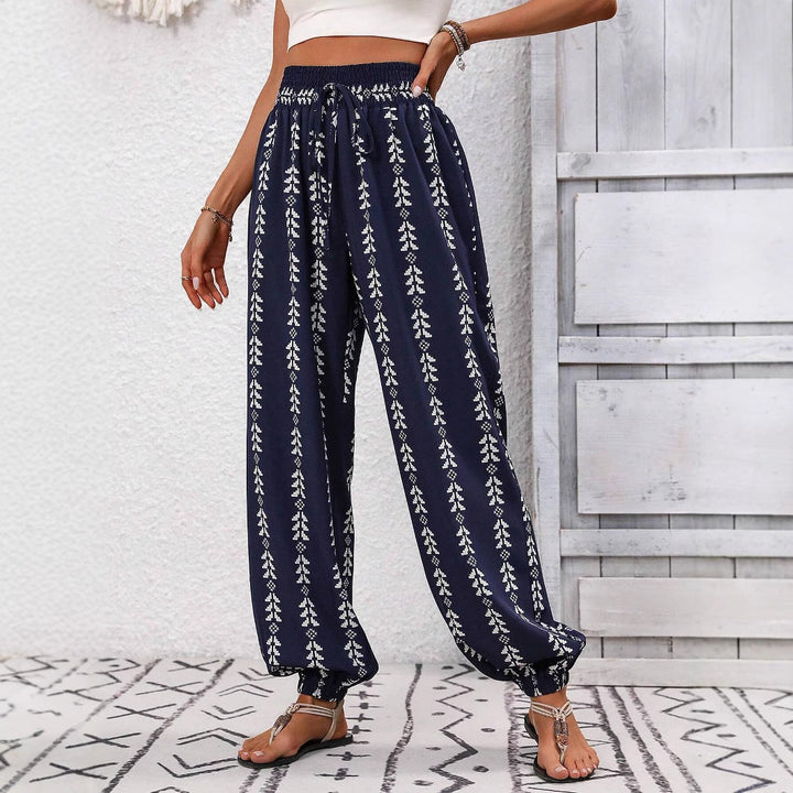 Modische Damenhose im Boho-Stil mit Ethno-Print, weitem Bein & Kordelzug – ideal für Frühling & Sommer.