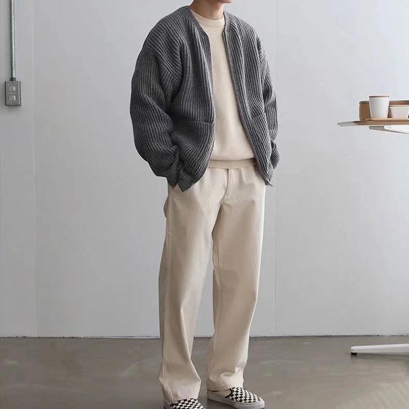 Vielseitige Herren Strickjacke, ideal zum Kombinieren. Gerippter Cardigan als Basic für Smart Casual & Freizeit.
