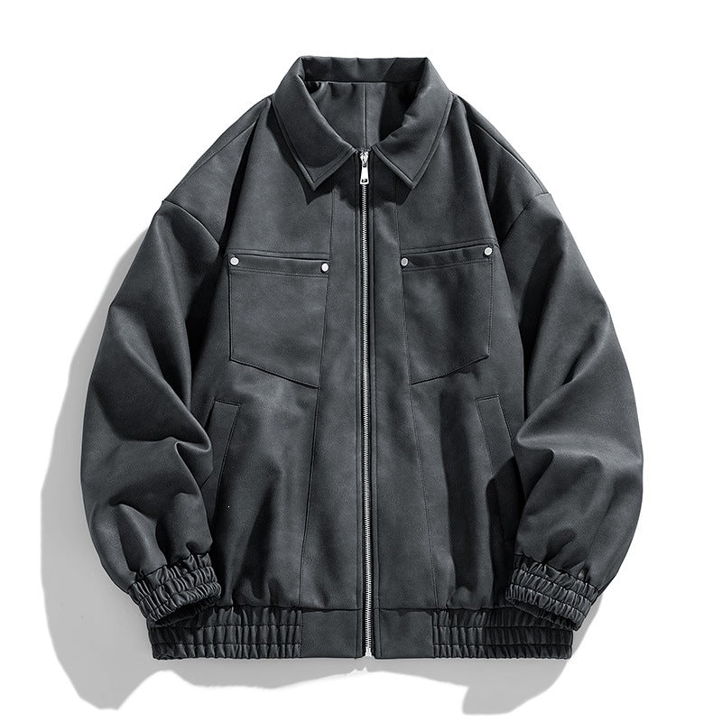 Bequeme Herren Übergangsjacke, Frontansicht: schlanker Schnitt, praktischer Stehkragen und gut platzierte Taschen.