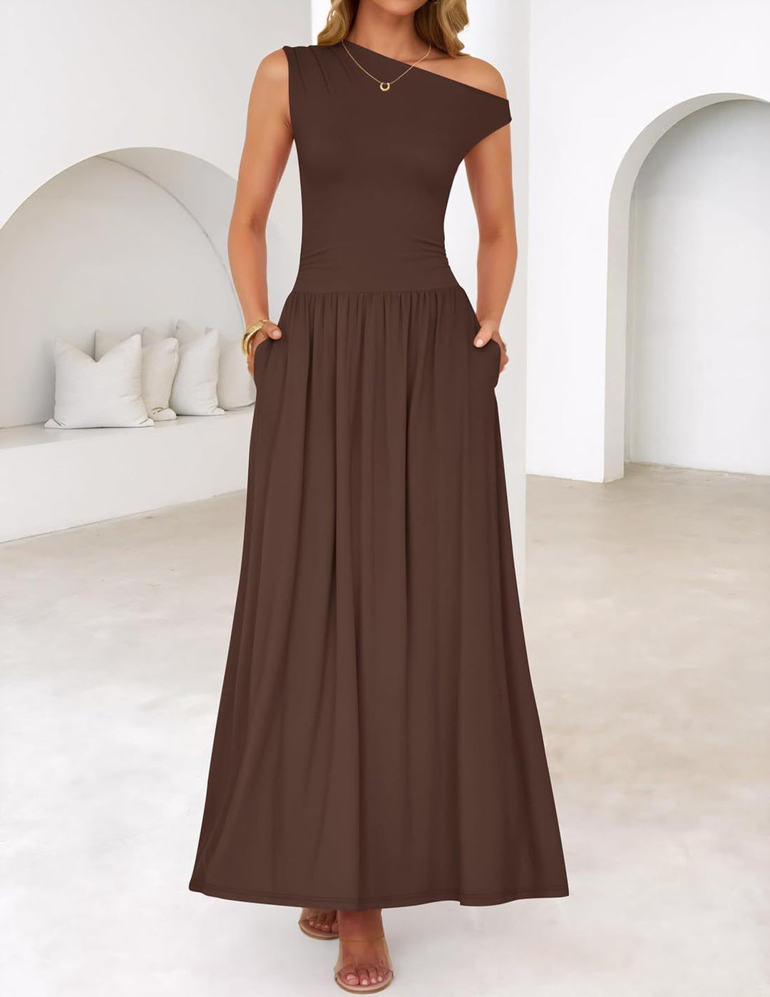 Vielseitiges Damen One-Shoulder Maxikleid, elegant für Abend, komfortabel für Urlaub & Freizeit.