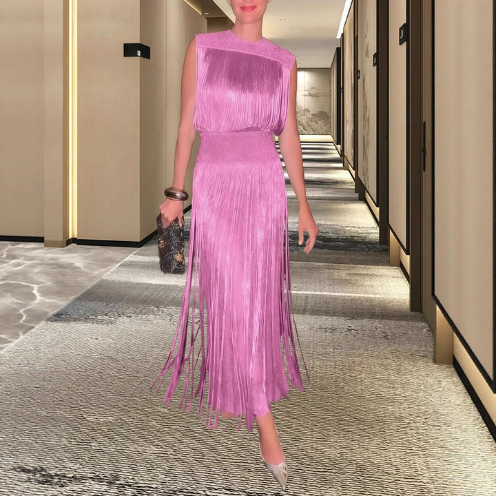Elegantes Damen Abendkleid mit schwingendem Saum. Ideal für festliche Anlässe, Abendmode & Partys.