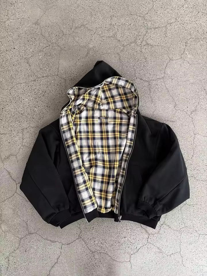 Gepolsterter Herren Hoodie mit Reißverschluss & kariertem Futter. Lässige Männer Mode für Freizeit.