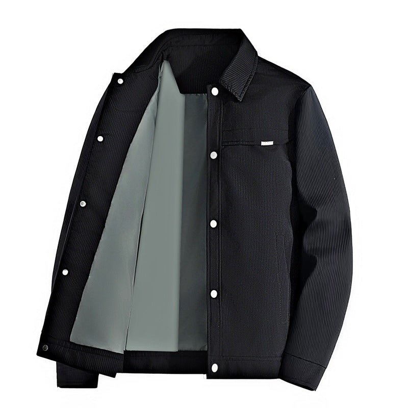 Detailansicht des wasserabweisenden Materials der leichten Herren Wanderjacke, atmungsaktiv & robust.