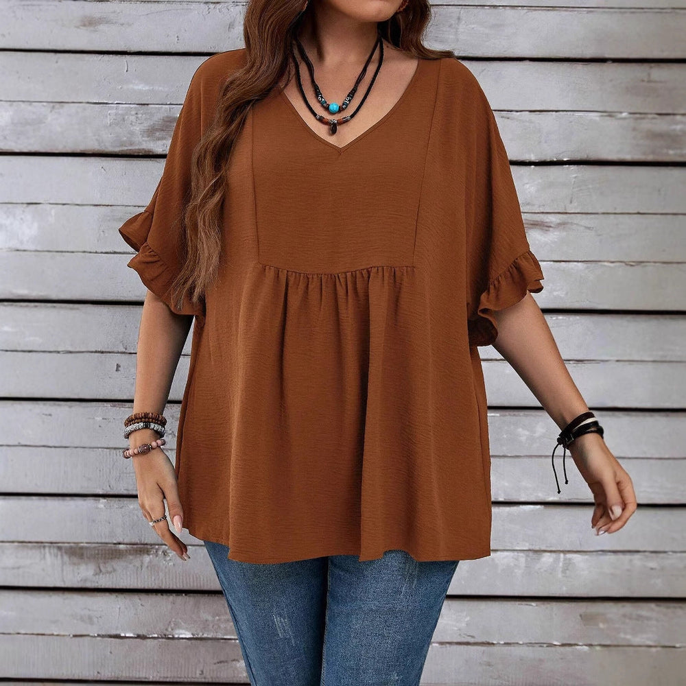 Lässige Damen Sommer Tunika mit fließender Silhouette, V-Ausschnitt und modischen Volantärmeln.