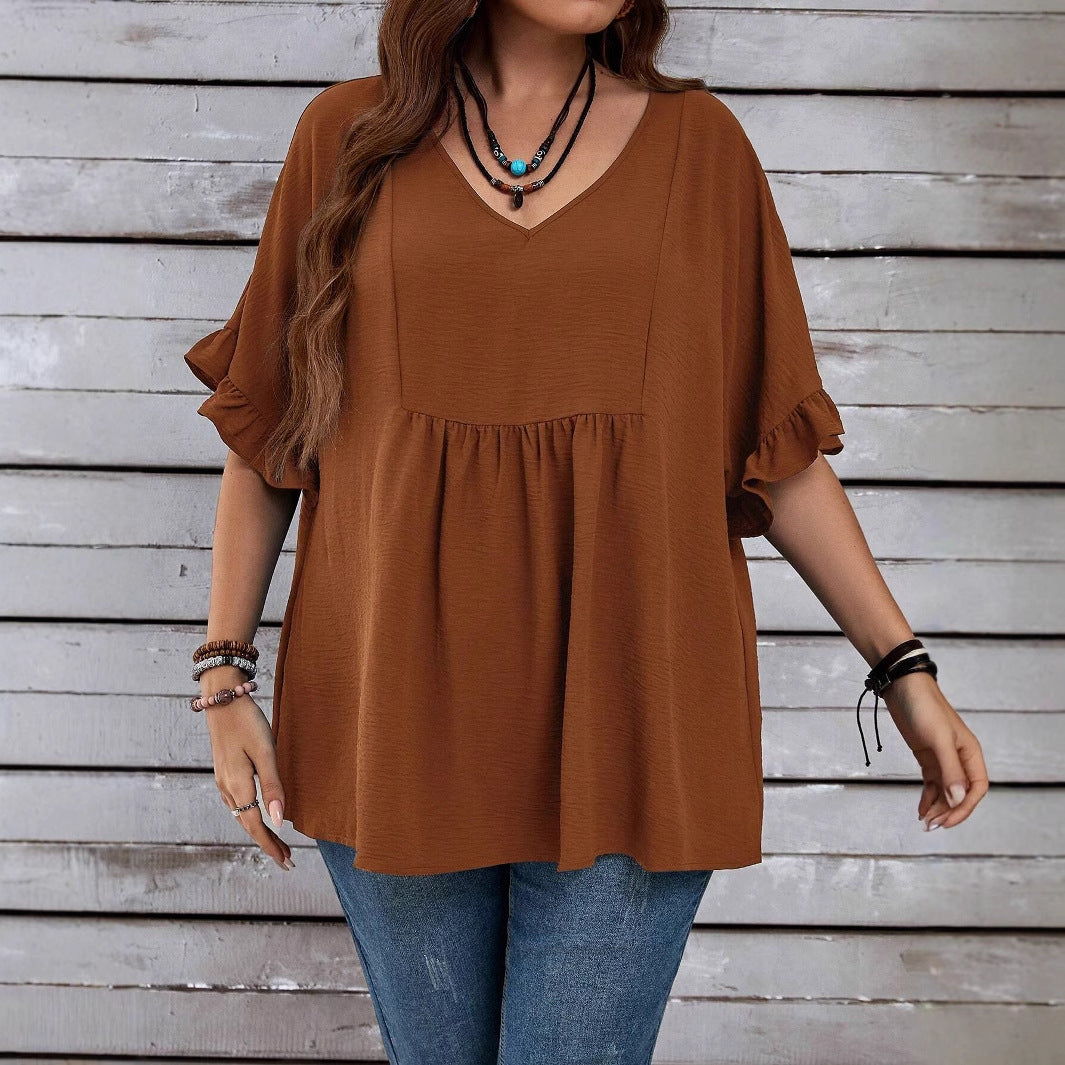 Lässige Damen Sommer Tunika mit fließender Silhouette, V-Ausschnitt und modischen Volantärmeln.