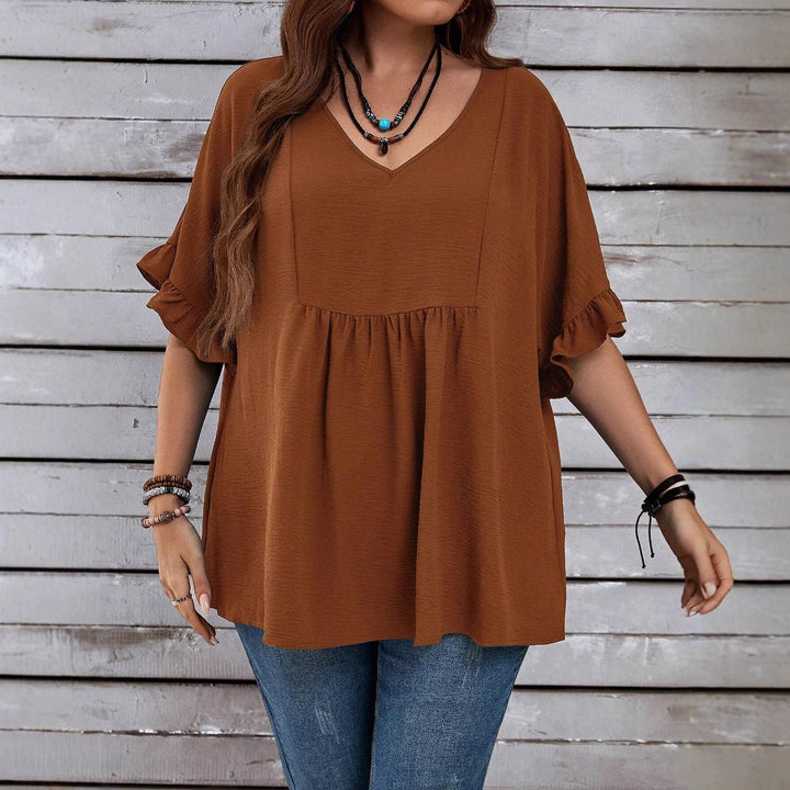 Lässige Damen Sommer Tunika mit fließender Silhouette, V-Ausschnitt und modischen Volantärmeln.