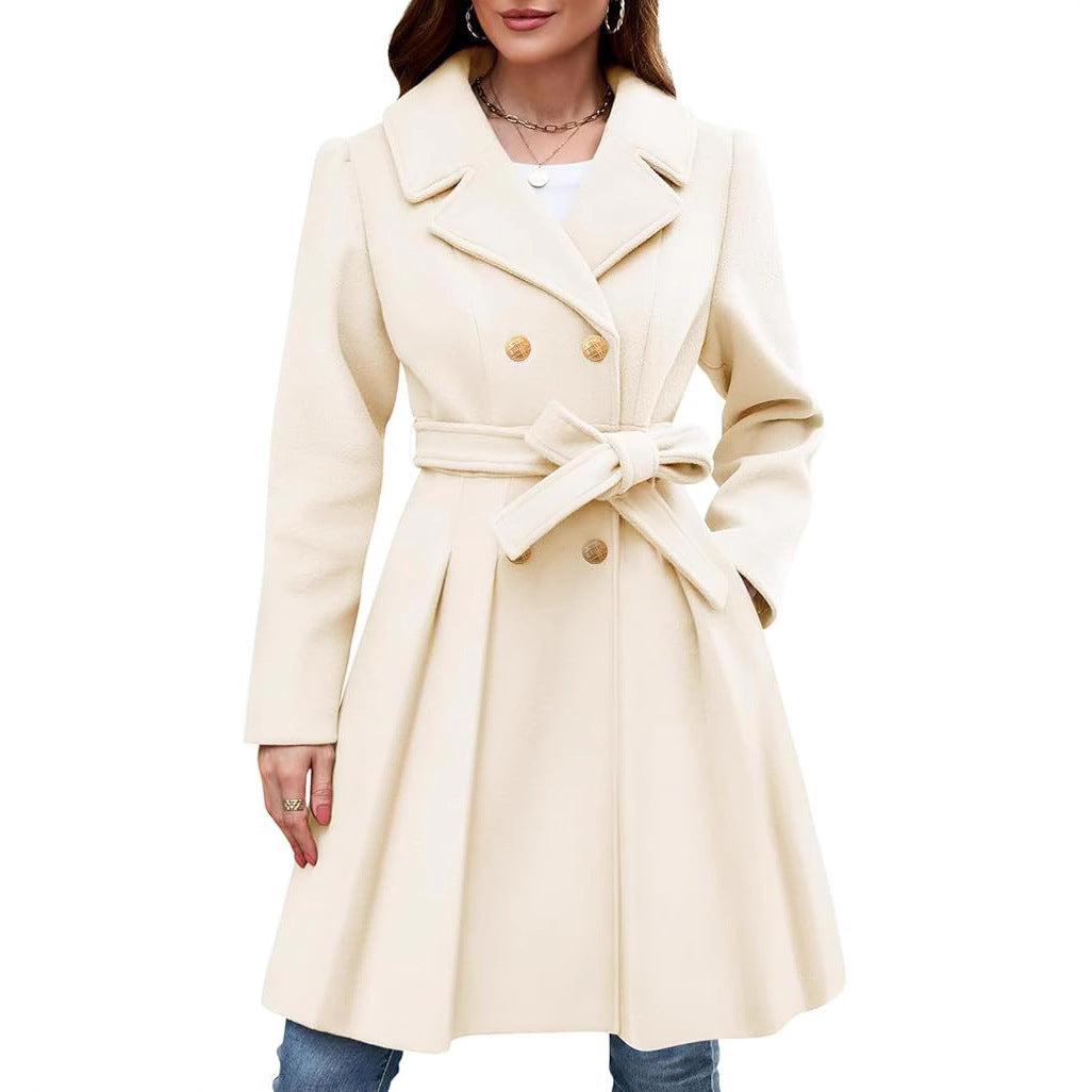 Eleganter Damen-Doppelreiher-Mantel in zeitlosem Stil für Frauen.