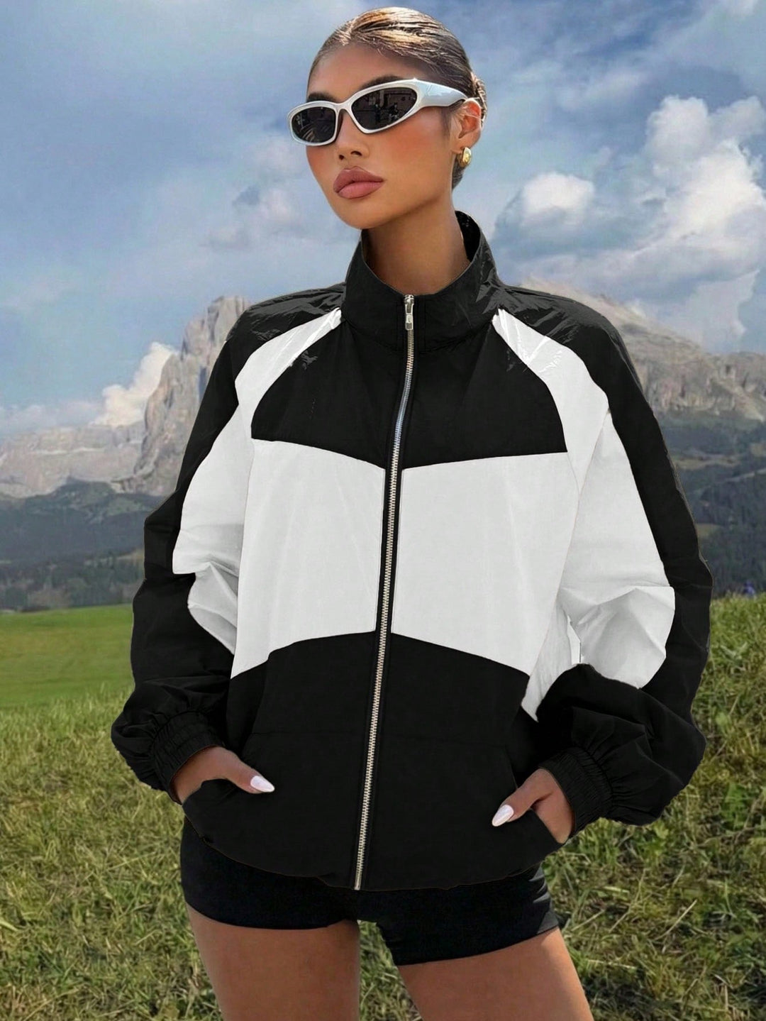 Vielseitige Damen Übergangsjacke: Leichter Windbreaker mit Stehkragen und Farbblock-Design für jedes Wetter.