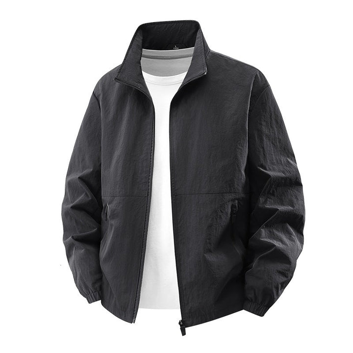 Atmungsaktive Herren-Outdoorjacke, leicht & modern, komfortabel für Spaziergänge und urbane Erkundungen.