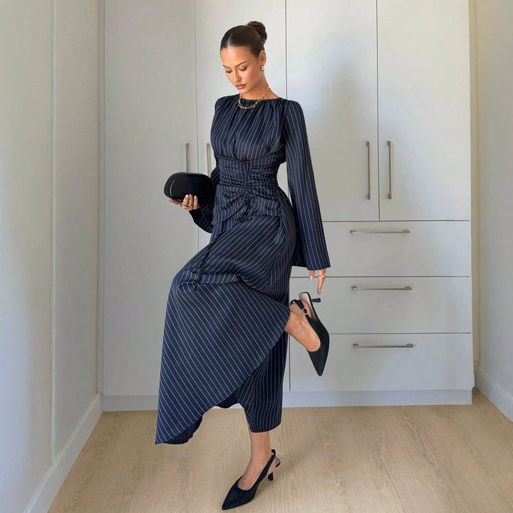 Vielseitiges Damen Maxikleid: langarm, tailliert, eleganter Schnitt. Ideal als Freizeit- oder Abendkleid.