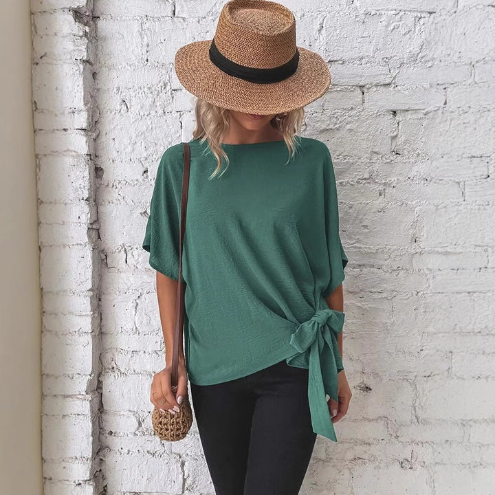Trendiges Sommer Damen Oversize Top mit Kurzarm, Crinkle-Textur & eleganter Schleife. Ideal für warme Tage.
