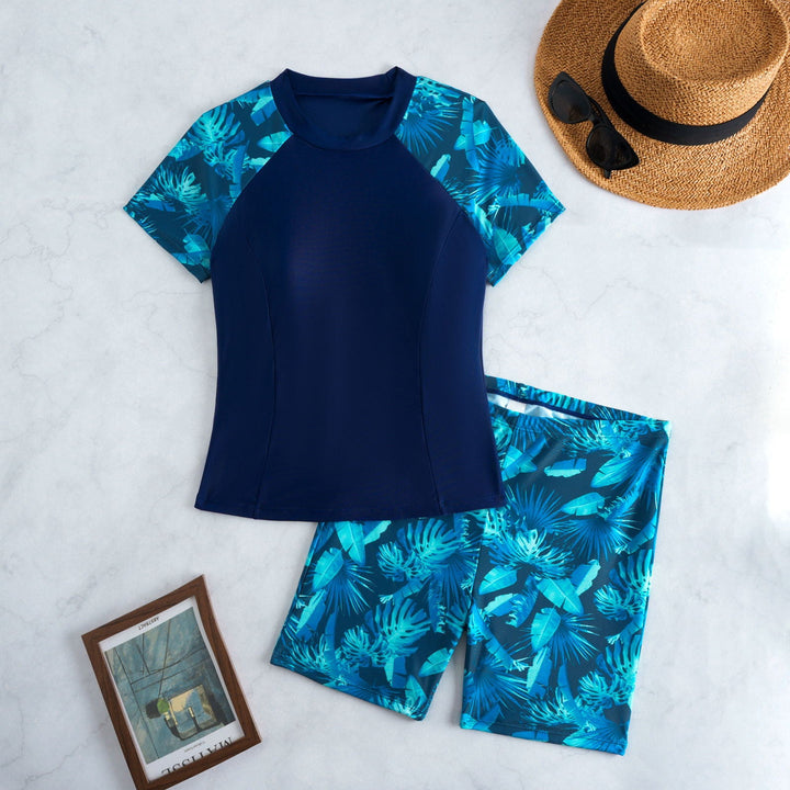 Sportliches Damen Schwimmset mit Oberteil und Hose. Moderne Strandmode, ideal für Sommer, Pool und aktive Tage.