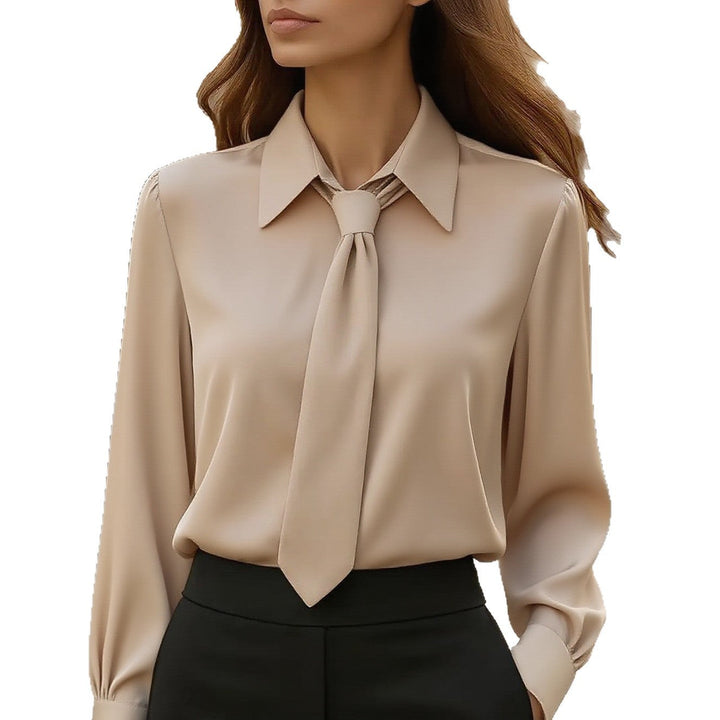 Zeitlose Damen Business Bluse mit schickem Hemdkragen und einer feinen integrierten Schleife.
