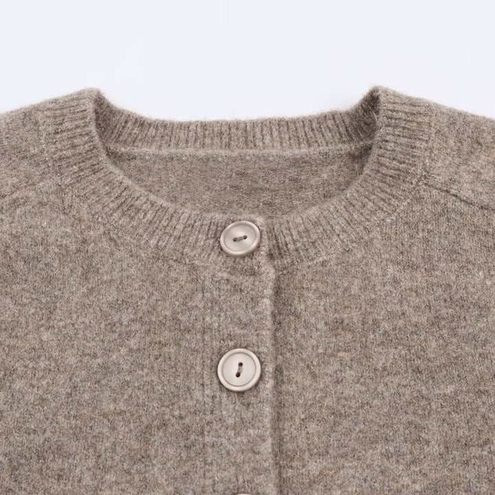 Elegante Damen Cropped Strickjacke mit Knopfverschluss, modern und bequem für Freizeit & Alltag.