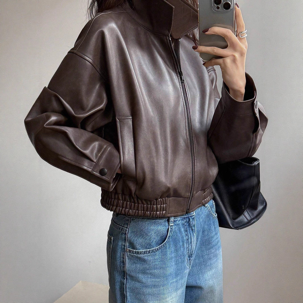 Braune, modische Damenjacke, lässig & bequem für Freizeit und Übergang. Vielseitige Damenmode.