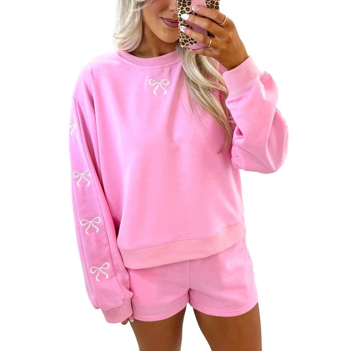 Nahaufnahme des Stoffes vom Damen Lounge-Set: Atmungsaktives Material des Shorts Sets mit eleganten Ballonärmeln für Komfort.