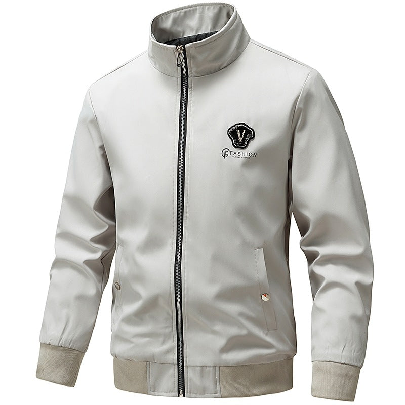 Robuste Herren Bomberjacke mit Stehkragen, Reißverschluss und praktischen Taschen.