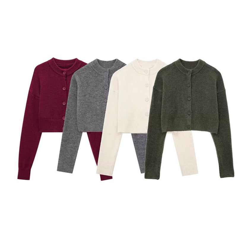 Damen Kurzstrickjacke mit Rundhals und Knopfleiste, elegant & modisch.