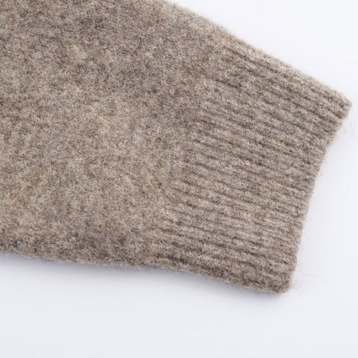 Bequeme Cropped-Strickjacke für Damen aus feinem Strick, ideal als stylische Übergangsjacke.