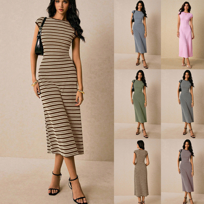 Figurbetontes geripptes Damen Midikleid mit Rautenmuster. Elegant und stilvoll, ideal für Business oder Freizeit.