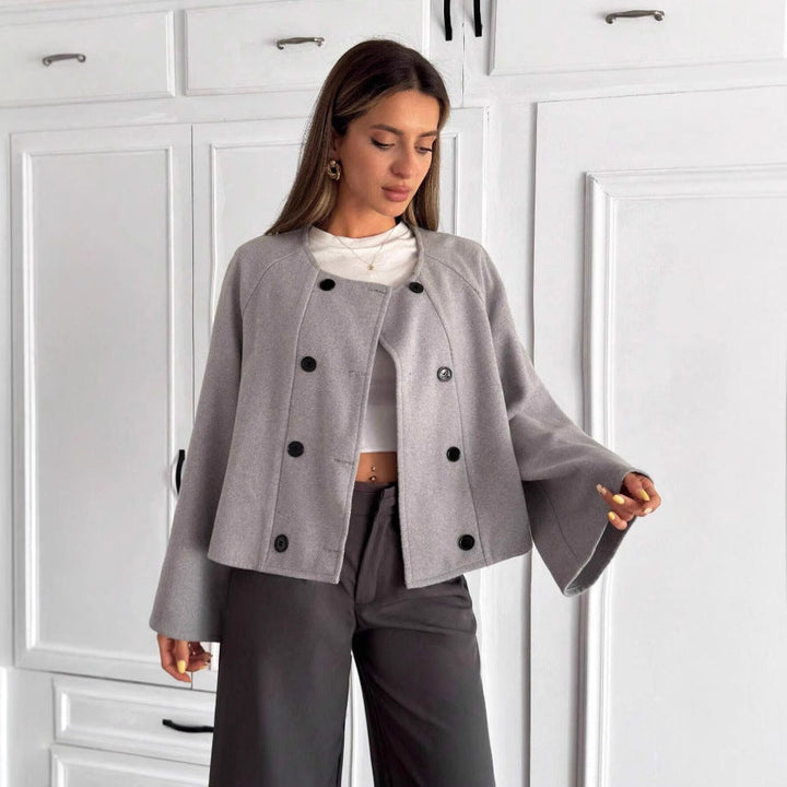 Bequeme graue Damenjacke im Oversized-Look. Modische Eleganz für Frühling und Herbst. Stilvoll.