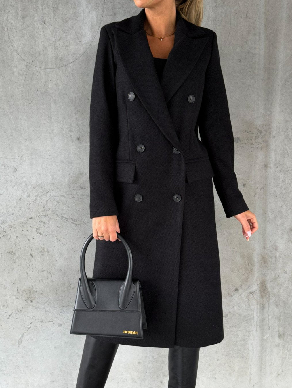 Business-Eleganz: Taillierter Damen Doppelreiher-Mantel in Schwarz, Beige oder Khaki für einen stilvollen Auftritt.
