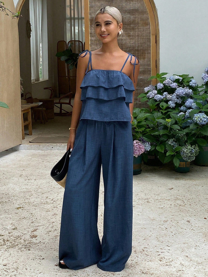 Modischer Damen-Set: Kombi aus Volant-Oberteil und weiter, luftiger Palazzo-Hose, ideal für warme Tage.