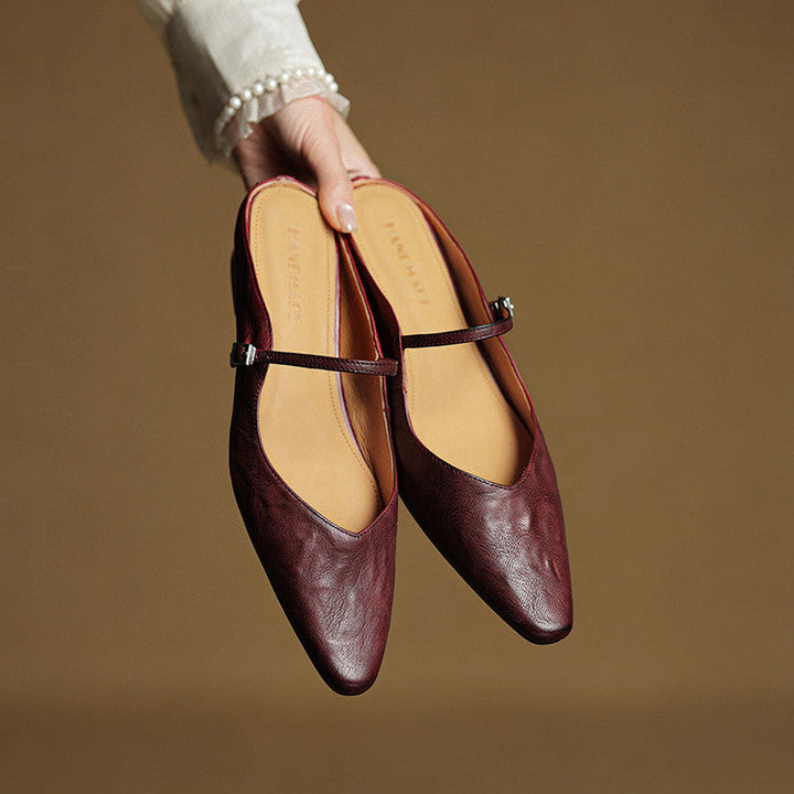 Edle kastanienbraune Damen Slipper, elegante Freizeitschuhe für den Sommer.